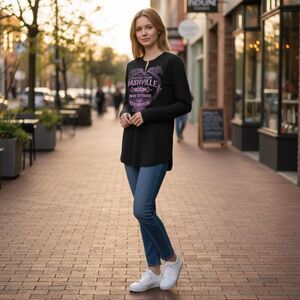 T-Shirt Size S Nashville TN Black Pink Long Sleeve Tee